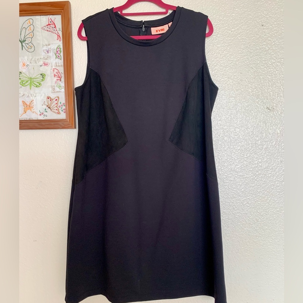 EVRI Elegant Black Sleeveless Dress